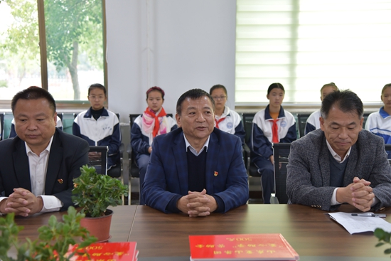 重山集團參加羅村中心?！皭坌闹鷮W(xué)”資助金發(fā)放儀式25