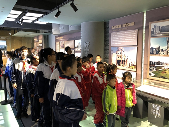 重山集團參加羅村中心?！皭坌闹鷮W(xué)”資助金發(fā)放儀式25