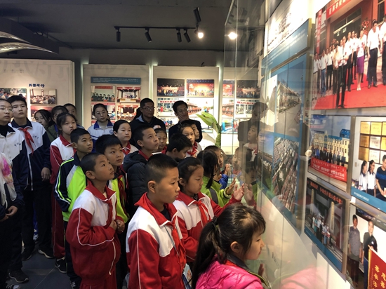 重山集團參加羅村中心?！皭坌闹鷮W(xué)”資助金發(fā)放儀式25